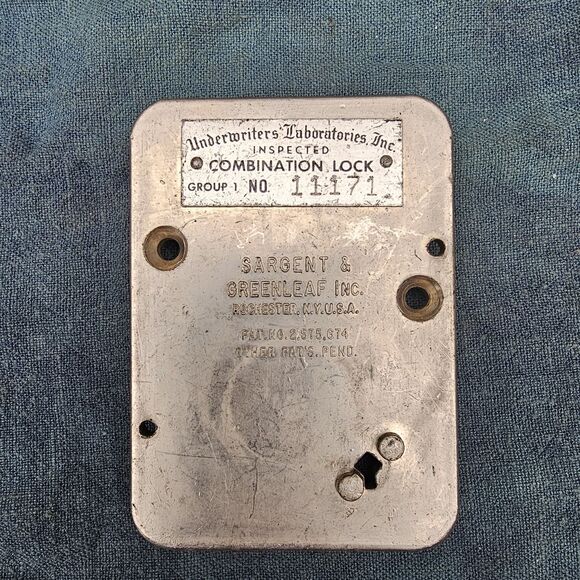 Sargent & Greenleaf Combo Safe Lock Backplate Group 1 No. 11171 - Type #2 - Picture 1 of 4
